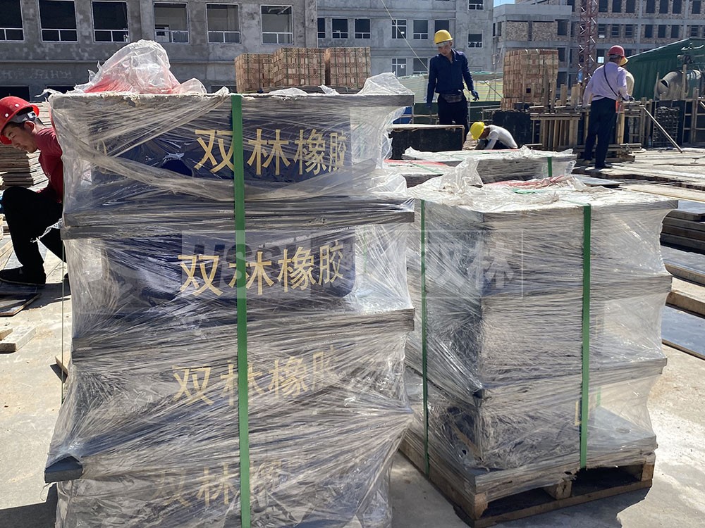 橡膠隔離支座 LNR1500天然橡膠支座生產(chǎn)廠(chǎng)家 建筑隔震鉛芯支座生產(chǎn)廠(chǎng)家